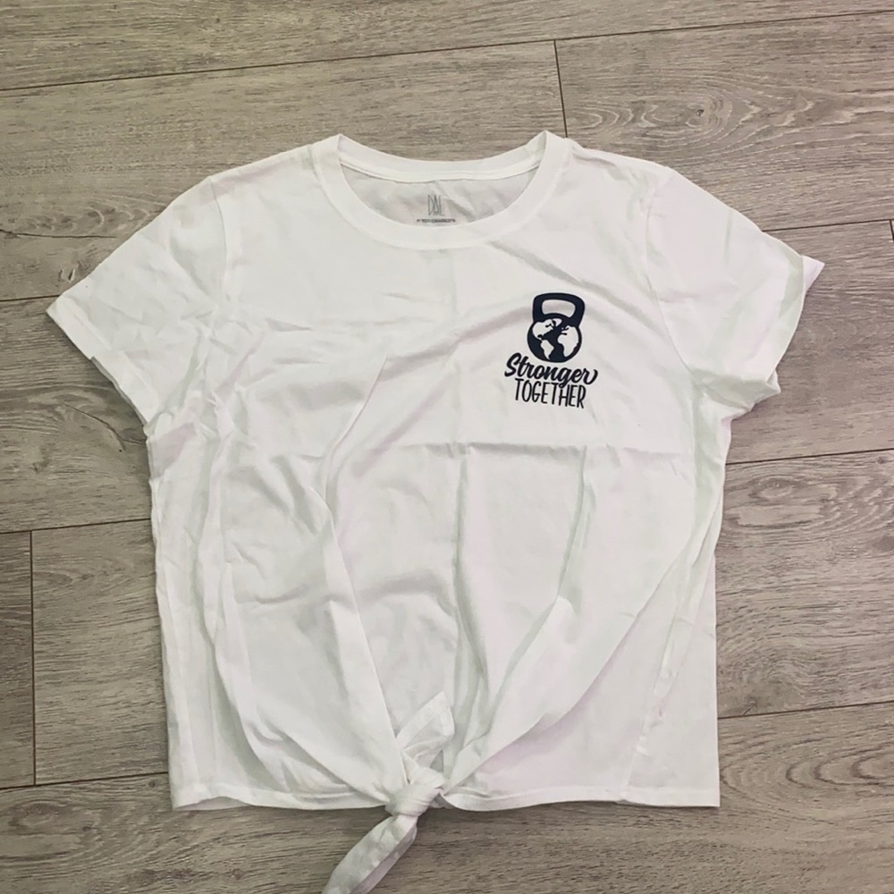 DAE Activewear Stronger Together crop tee white Sz med NWOT